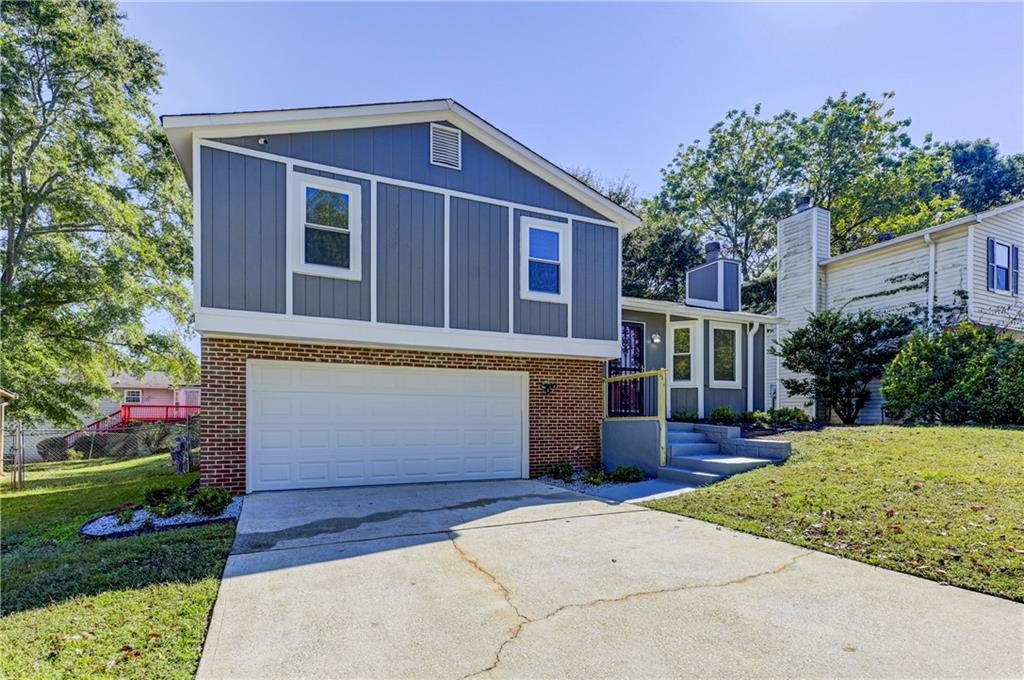 2306 Ramblewood Circle