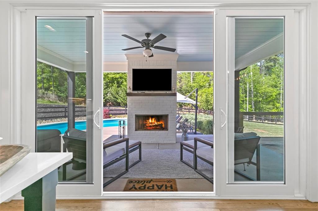 6560 CRESTWOOD PENINSULA