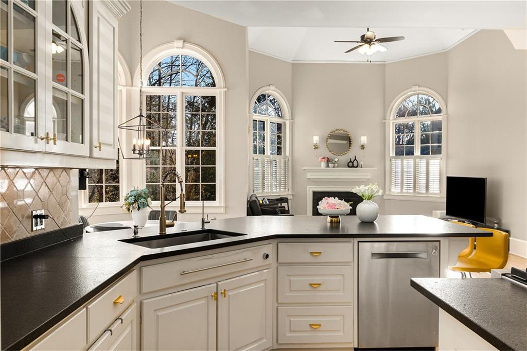 715 Newport Hollow, Alpharetta, Georgia image 14