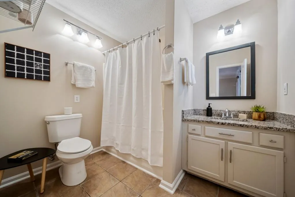 Smyrna, Georgia 30082, United States, 4 Bedrooms Bedrooms, ,3 BathroomsBathrooms,Residential,Pending,195195