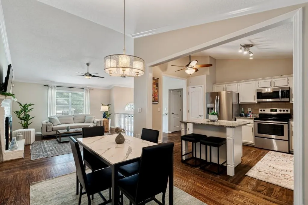 Smyrna, Georgia 30082, United States, 4 Bedrooms Bedrooms, ,3 BathroomsBathrooms,Residential,Pending,195195