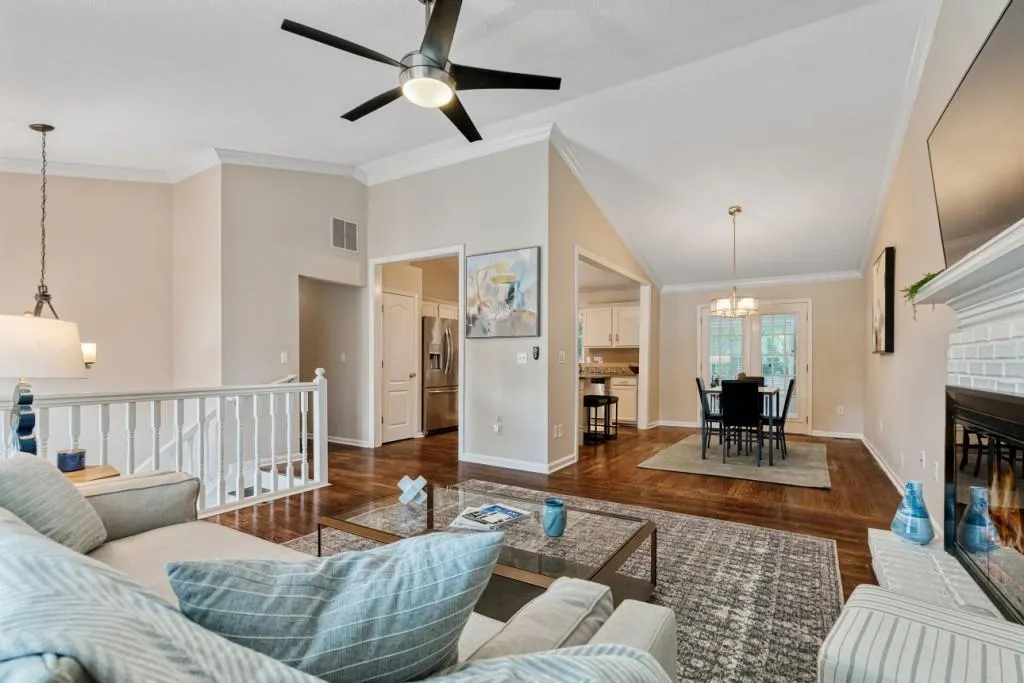 Smyrna, Georgia 30082, United States, 4 Bedrooms Bedrooms, ,3 BathroomsBathrooms,Residential,Pending,195195