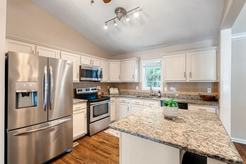 Smyrna, Georgia 30082, United States, 4 Bedrooms Bedrooms, ,3 BathroomsBathrooms,Residential,Pending,195195