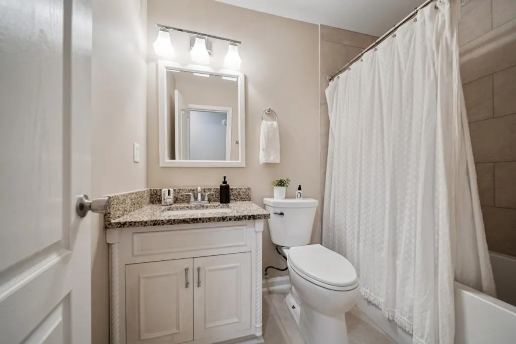 Smyrna, Georgia 30082, United States, 4 Bedrooms Bedrooms, ,3 BathroomsBathrooms,Residential,Pending,195195