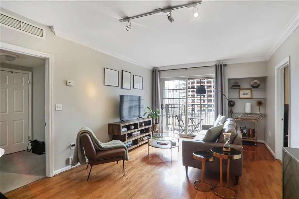 Atlanta, Georgia 30309, United States, 2 Bedrooms Bedrooms, ,2 BathroomsBathrooms,Residential,Pending,83456