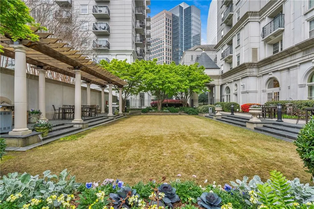 Atlanta, Georgia 30309, United States, 2 Bedrooms Bedrooms, ,2 BathroomsBathrooms,Residential,Pending,83456