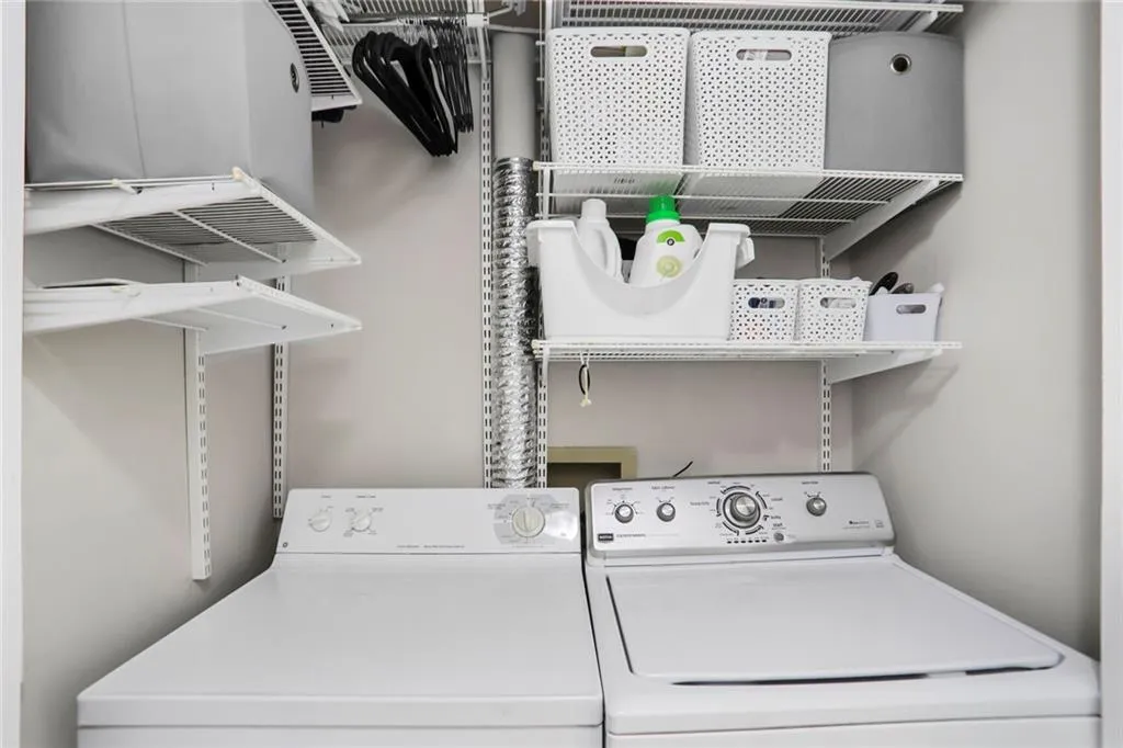 Atlanta, Georgia 30309, United States, 2 Bedrooms Bedrooms, ,2 BathroomsBathrooms,Residential,Pending,83456