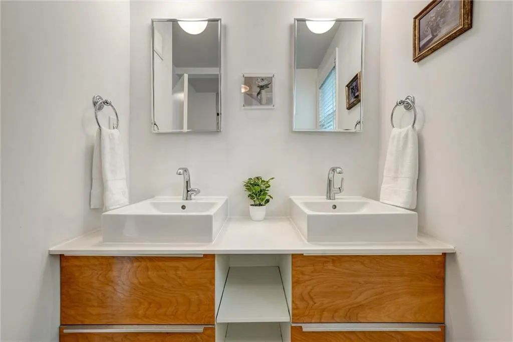 Decatur, Georgia 30033, United States, 3 Bedrooms Bedrooms, ,2 BathroomsBathrooms,Residential,Active,198757