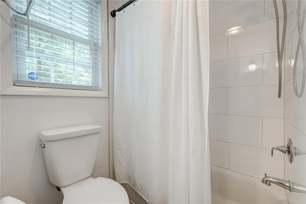 Decatur, Georgia 30033, United States, 3 Bedrooms Bedrooms, ,2 BathroomsBathrooms,Residential,Active,198757