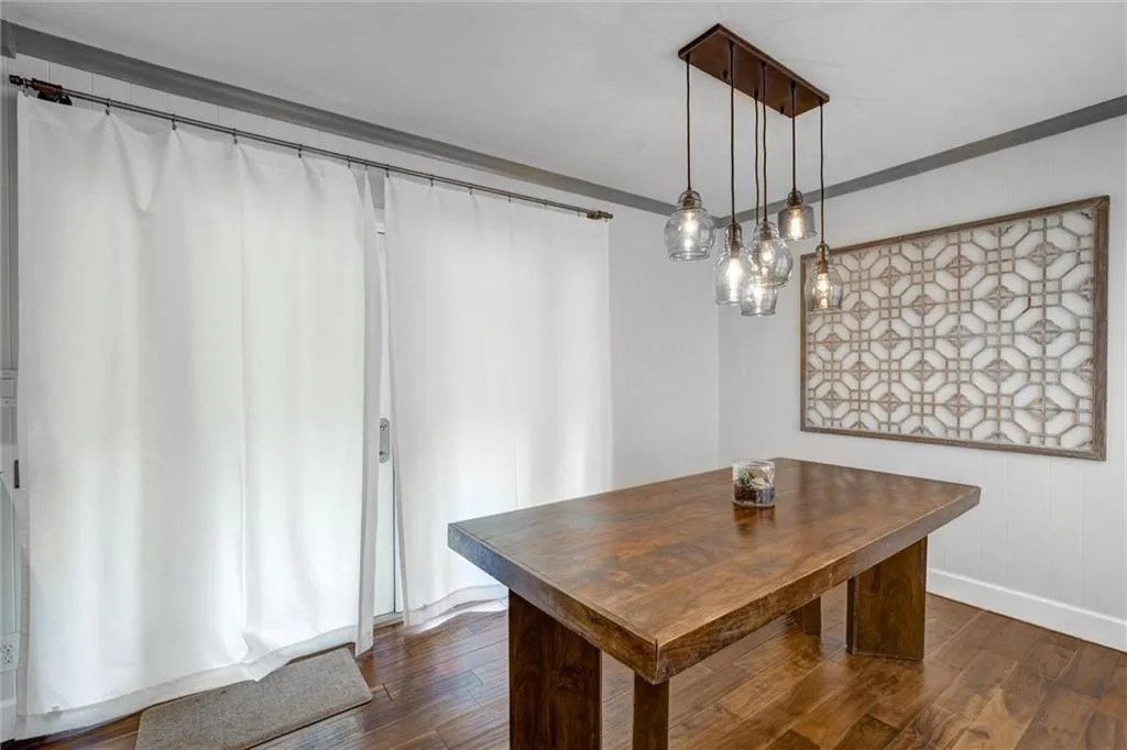 Decatur, Georgia 30033, United States, 3 Bedrooms Bedrooms, ,2 BathroomsBathrooms,Residential,Active,198757