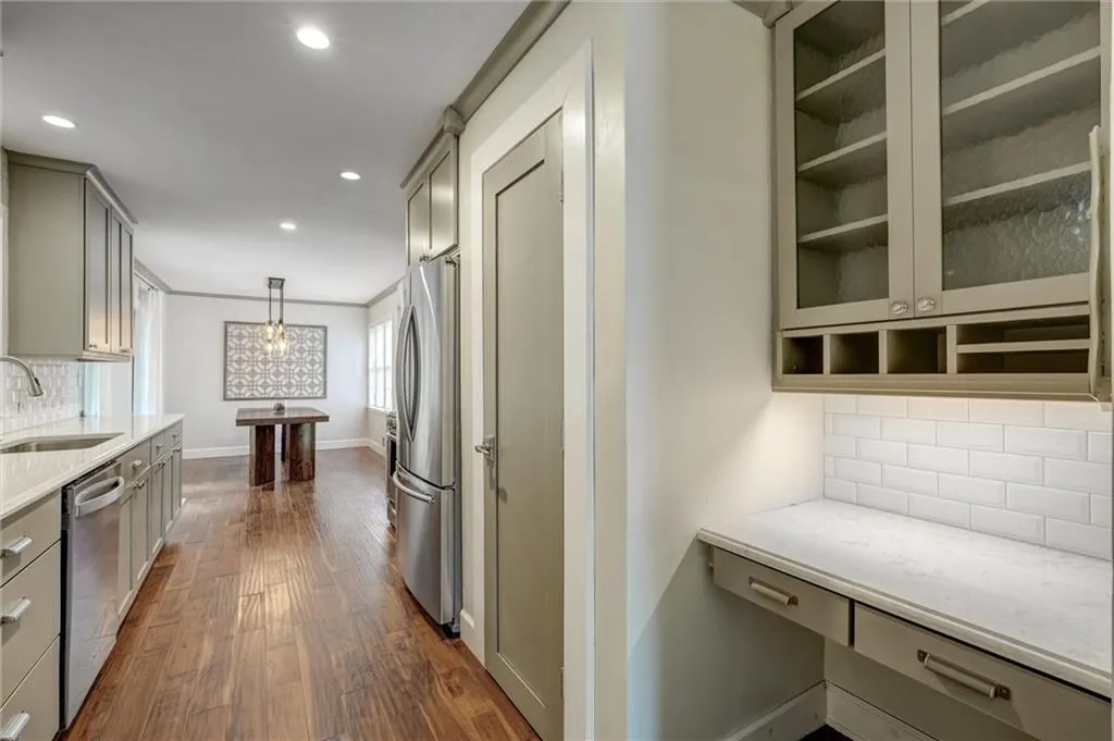 Decatur, Georgia 30033, United States, 3 Bedrooms Bedrooms, ,2 BathroomsBathrooms,Residential,Active,198757