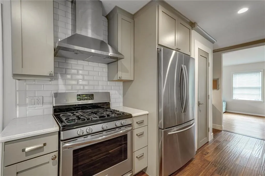 Decatur, Georgia 30033, United States, 3 Bedrooms Bedrooms, ,2 BathroomsBathrooms,Residential,Active,198757