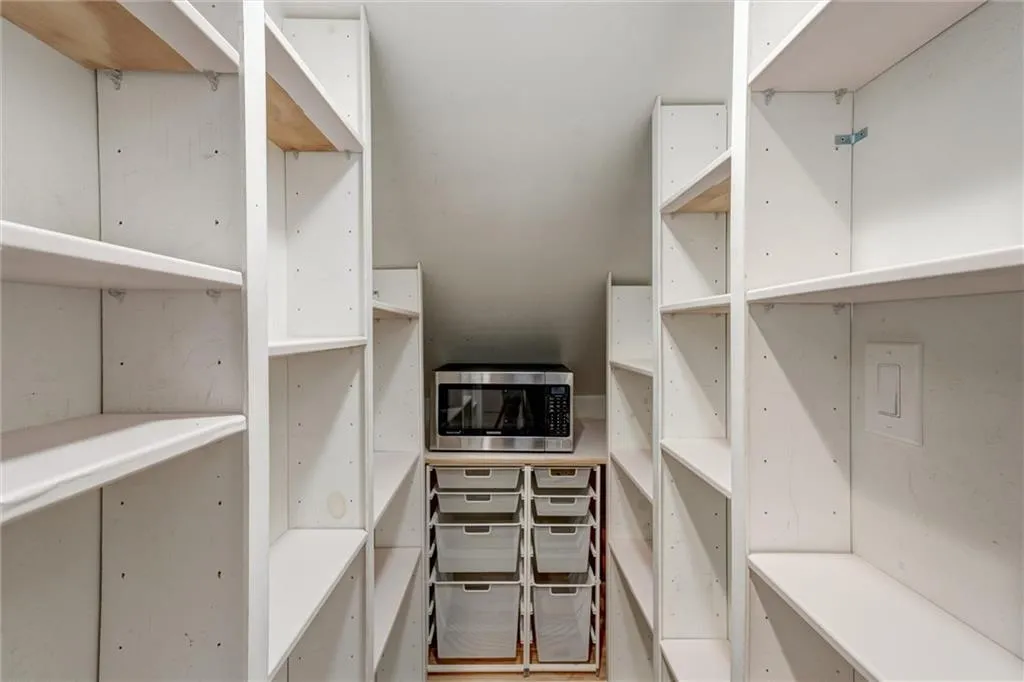 Decatur, Georgia 30033, United States, 3 Bedrooms Bedrooms, ,2 BathroomsBathrooms,Residential,Active,198757