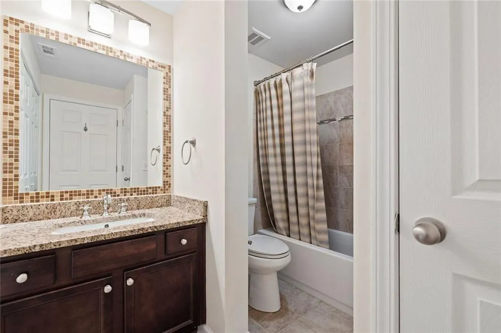 Marietta, Georgia 30067, United States, 2 Bedrooms Bedrooms, ,2 BathroomsBathrooms,Residential,Active,160032