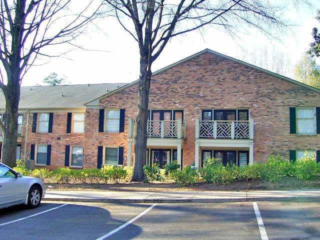 MUST SEE INSIDE TO APPRECIATE THIS UNIT*** NEW INSIDE PAINT*** LARGE FLOOR PLAN, BRICK 4 SIDES UNIT, 2 BEDROOMS AND 2 BATHS PLUS DEN***