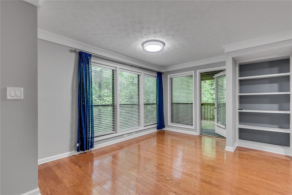 1015 Dunbar Drive, Dunwoody, Georgia image 9