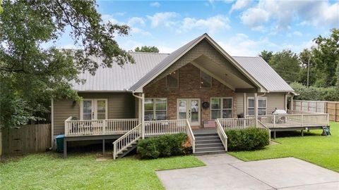 A home in Adairsville