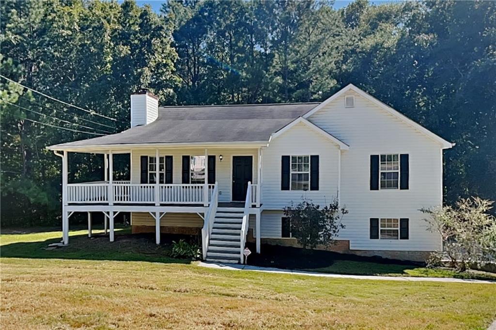 Charming 3 beds, 2.5 baths, 1,450 sqft home in Douglasville! Open kitchen concept with updated counters and a spacious living room. Primary suite with attached bathroom. Spacious backyard, great for gatherings! Pets accepted on a case by case basis. Additional admin fees apply. The Fireplace is decorative. Schedule your showing today! This home is as-is.
LEASE TERM:1-2 years
This home may be located within a Homeowners Association (HOA) community. If so, residents will be responsible for adhering to all HOA rules and regulations. Please contact your agent or landlord's agent for more information.