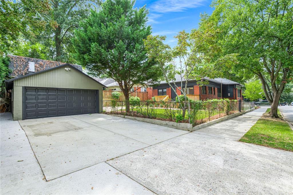 1095 Monroe Drive NE