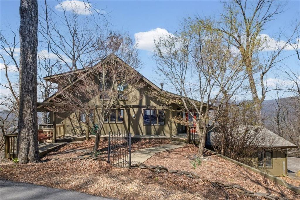 360 Locust Trail