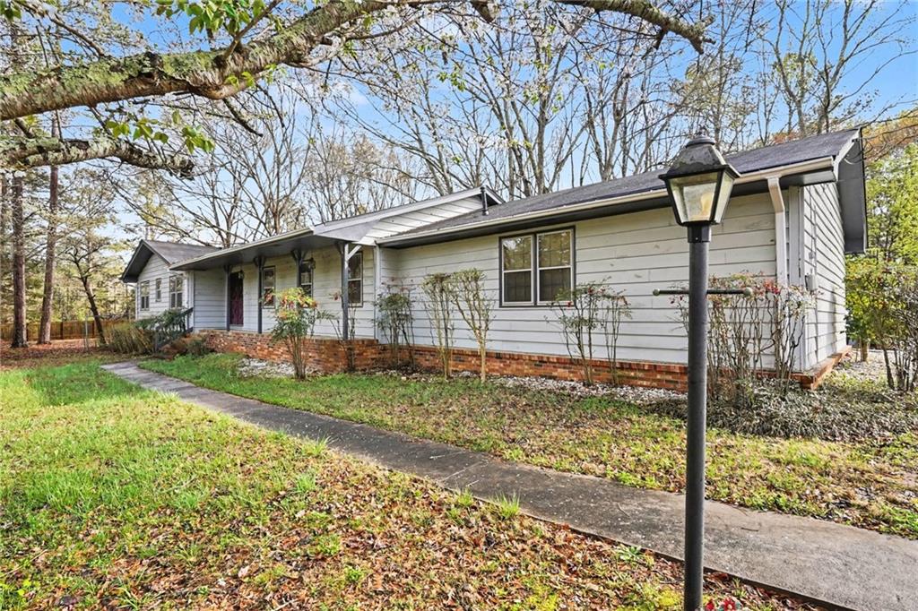 1590 Colonial South Drive SW