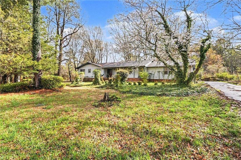 1590 Colonial South Drive SW