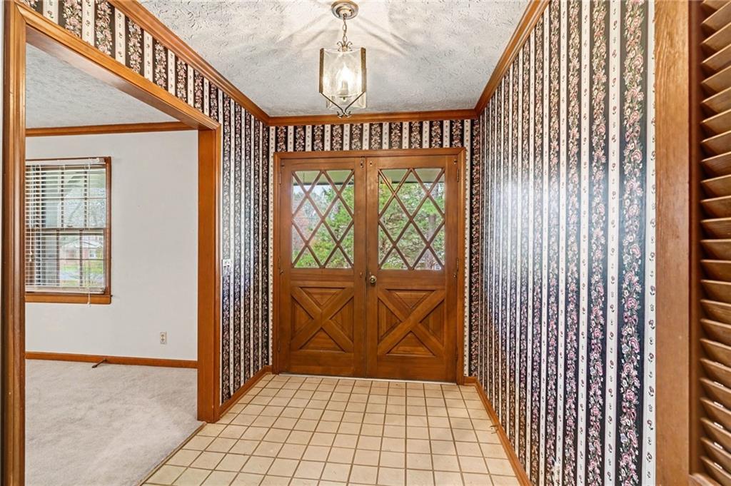 1590 Colonial South Drive SW