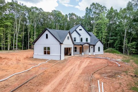 A home in Hoschton