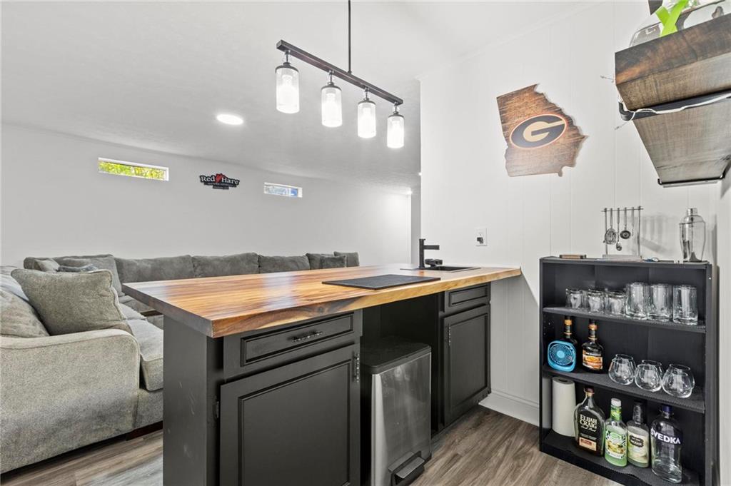 5211 Glenridge Drive