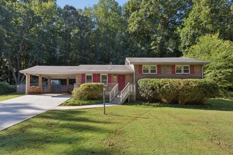 Homes For Sale - 6684 Redwood Drive<br/> Douglasville, GA 30135