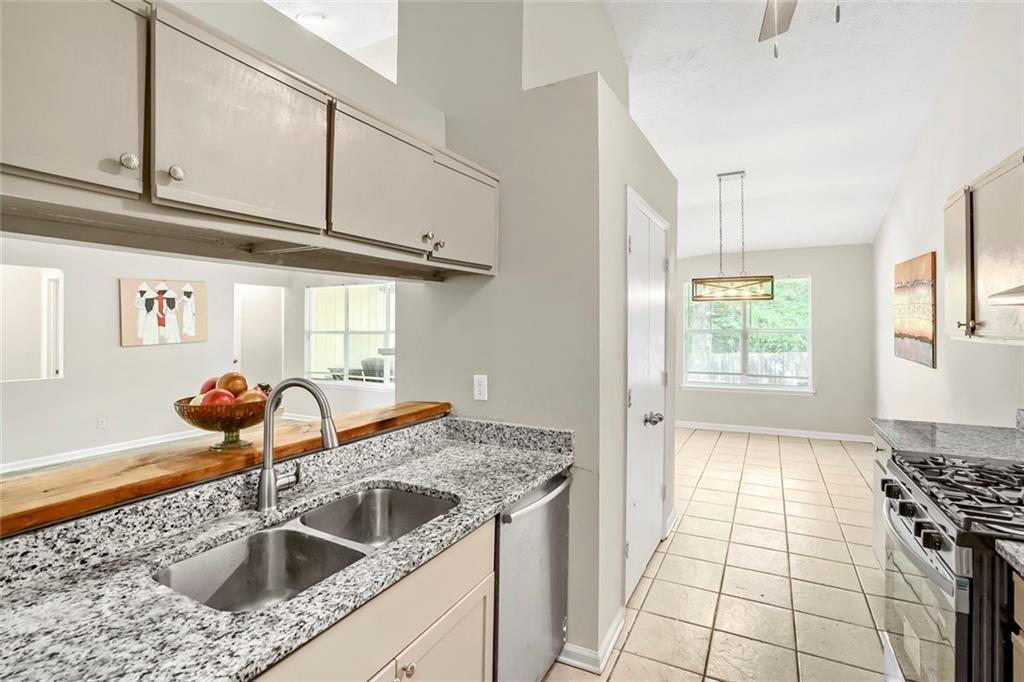 2096 W Morgans Bluff Court