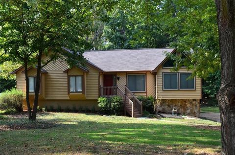 Photo of 2745 Peachtree Walk, Duluth, GA 30096 (MLS # 7713146)
