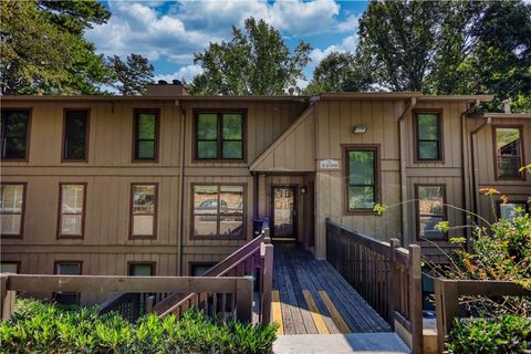 Condo For Sale - 2205 Cumberland Court<br/> Smyrna, GA 30080