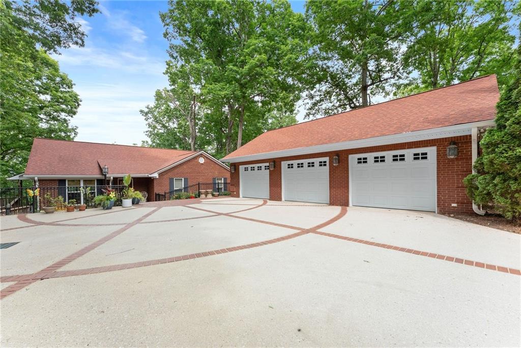 2740 Northlake Road