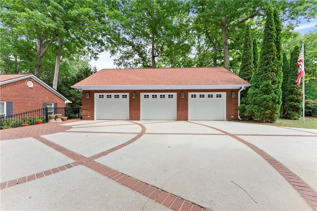2740 Northlake Road
