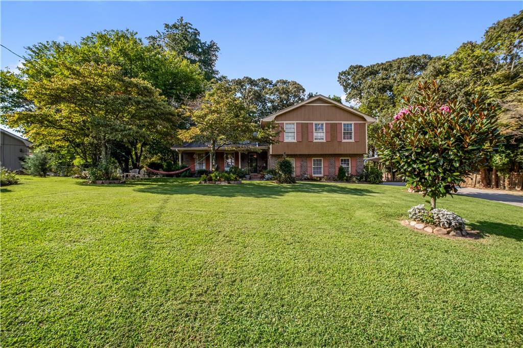 Beautiful home in a quiet Snellville community. This property offers an ideal setting for family living, featuring a well-designed layout, comfortable bedrooms, and a functional kitchen perfect for everyday use. The backyard provides a great outdoor space for family enjoyment. Conveniently located near schools, parks, and shopping. An excellent opportunity for buyers seeking a warm and welcoming home in the Snellville area.