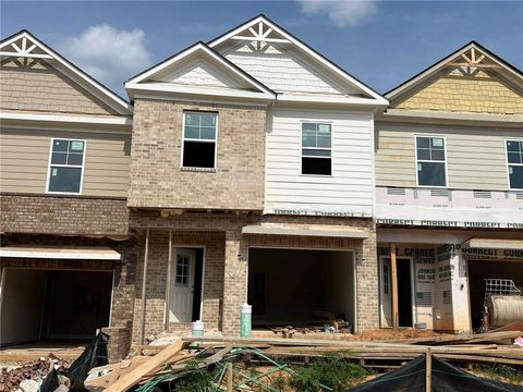 Townhouse For Sale - 45 Creekside Commons Drive<br/> Hoschton, GA 30548