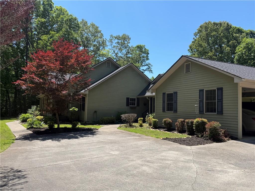 96 Oakridge Lane