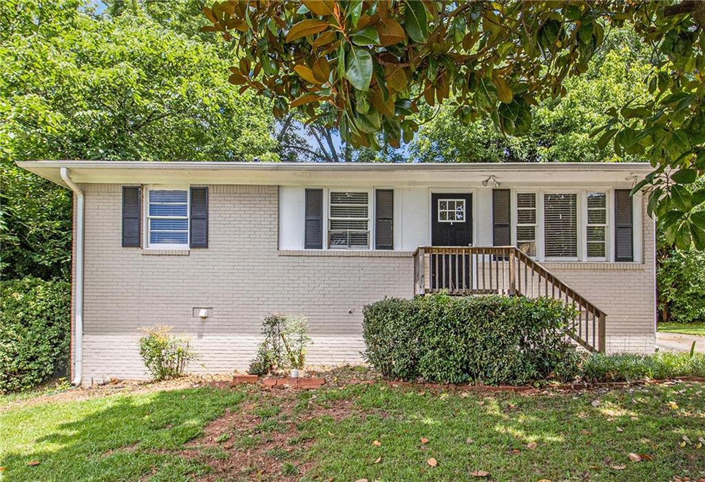 Charming ranch-style home with a 3/1 layout, offered in good condition and ready for move-in. The interior is well-maintained, providing a clean and functional living space. Outside, the property features a well-kept backyard ideal for outdoor activities or relaxation. This home is a great option for buyers seeking a low-maintenance and comfortable layout.