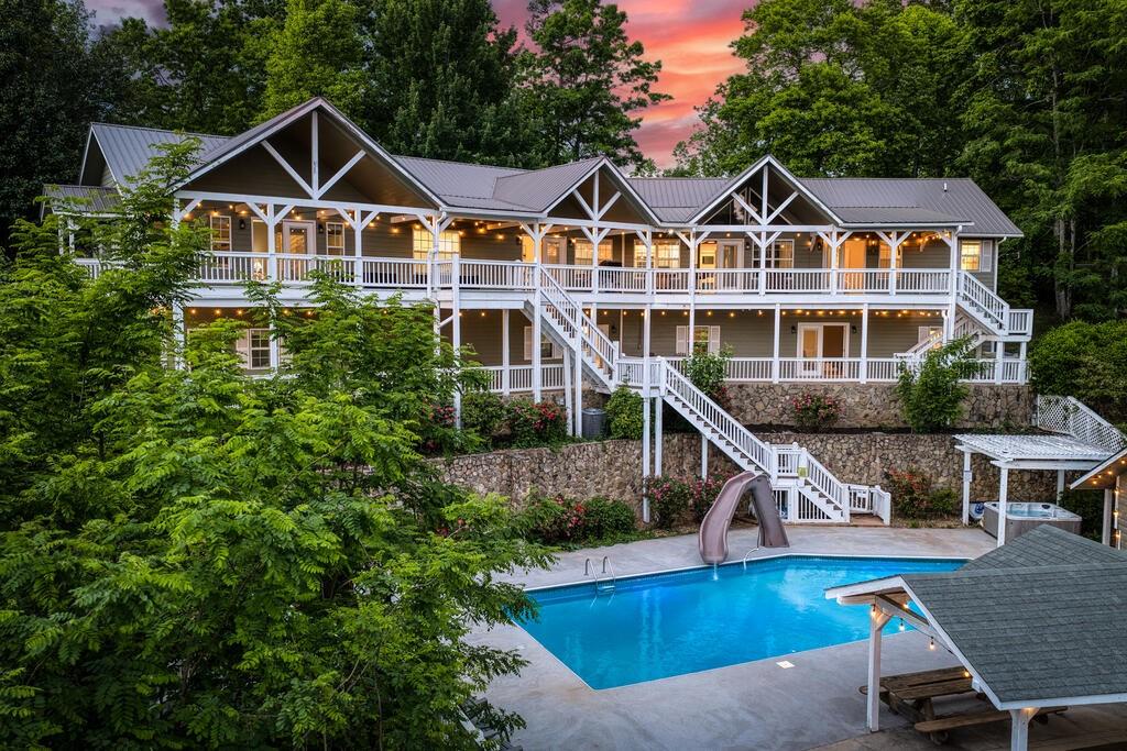 132 Oak Ridge Way