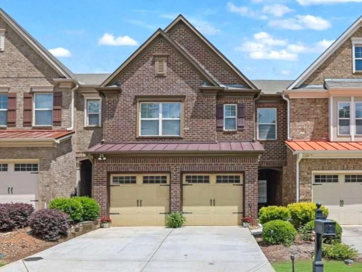 Get ready to enjoy an exceptional living experience in this tranquil, modern, and highly sought-after Townhome community nestled in the heart of Marietta! Step inside to a welcoming foyer showcasing the gorgeous wood flooring that covers the entire main level. In front is a hallway leading you to a bright, sunny, spacious living room with a fireplace, a space for enjoying cozy evenings with your loved ones. Adjoining is a modern kitchen boasting shiny granite countertops, a stunning backsplash, clean stainless steel appliances, and a brand new refrigerator. Just off the kitchen is a charming breakfast nook bathed in sunlight, to enjoy your morning coffee while overlooking the serene private patio. The lush green patio provides a peaceful escape from the hustle and bustle of busy city life, also offering an ideal setting for family gatherings, a grill night, or quiet moments of reflection. Just before the kitchen lies the laundry room, providing added convenience and ample storage space. Additional upgrades include new flooring for the kitchen, enhancing the home's freshness. Venture upstairs to discover three bright bedrooms in addition to a versatile bonus room perfect for a playroom, office, or media space to suit your lifestyle. The community amenities include a pool, a playground, and a neighborhood walkway.HOA fees cover the water, pool, and landscaping throughout the neighborhood, providing a low-maintenance lifestyle. Amazing location! The house is only a few minutes away from Marietta Square, Cumberland Mall, Truist Park, Battery, and other entertainment venues, not to mention a plethora of dining options, plus public transport, and has easy access to major state highways.
We warmly invite you to visit and experience all that this exceptional home has to offer!
This freshly painted, natural light-flooded move-in-ready townhome is awaiting its new owner -- and that owner could be you!