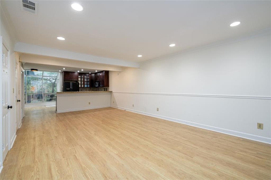 7500 Roswell Road 18