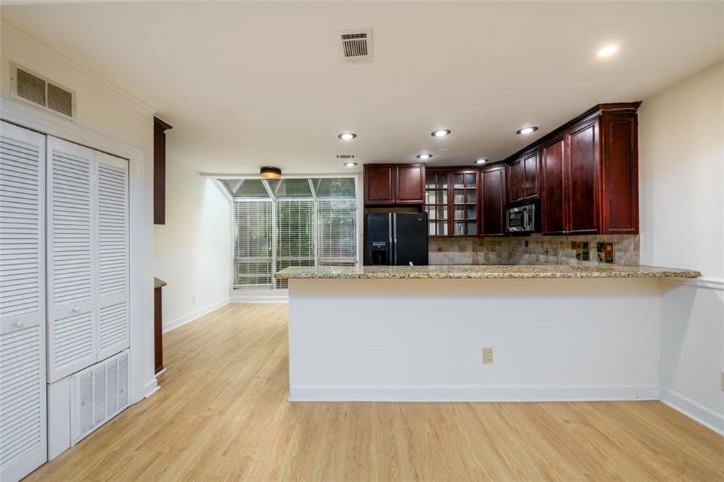 7500 Roswell Road 18