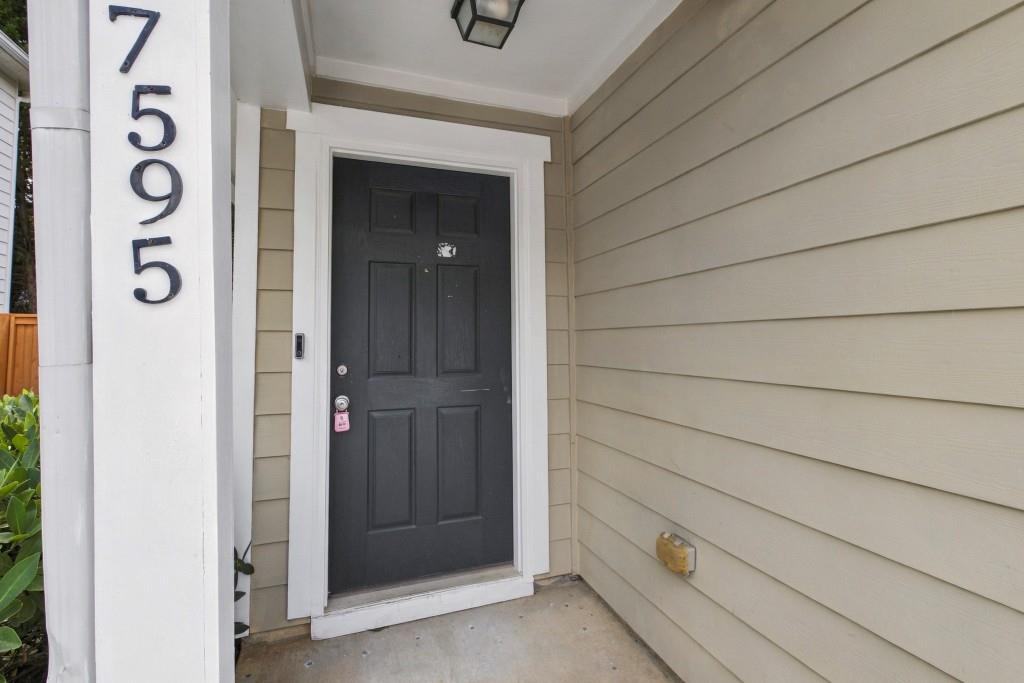 7595 Waverly Loop