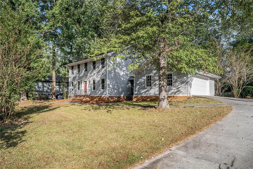 864 Sweet Briar Lane SE