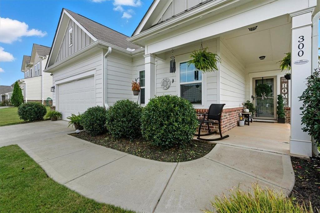 300 Pescara Court NW