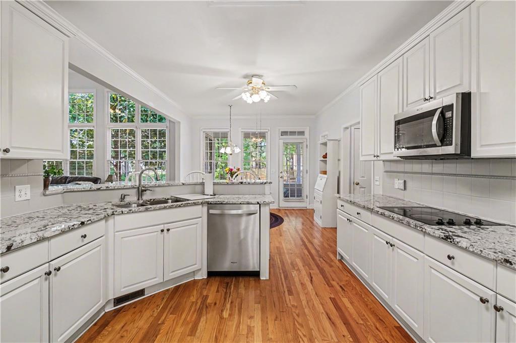 4562 Willow Oak Trail