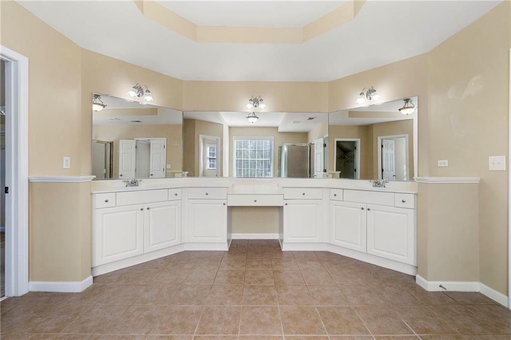 Lakefield Manner - Residential