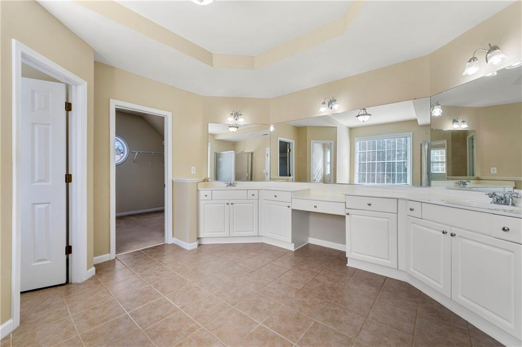 Lakefield Manner - Residential