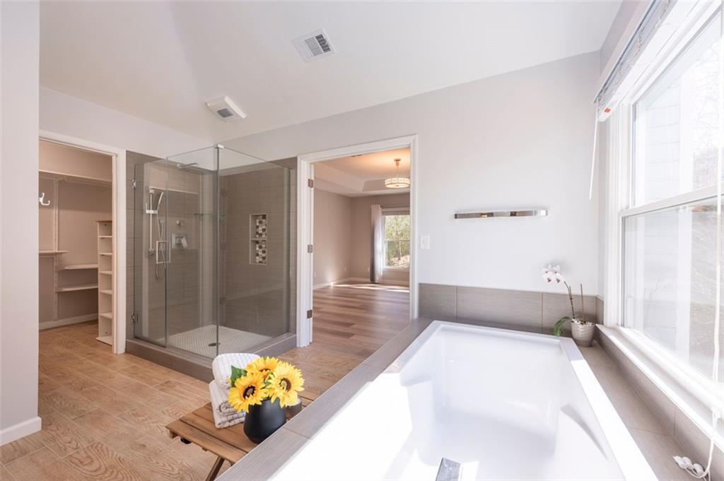 10715 Glenbarr Drive, Johns Creek, Georgia image 38